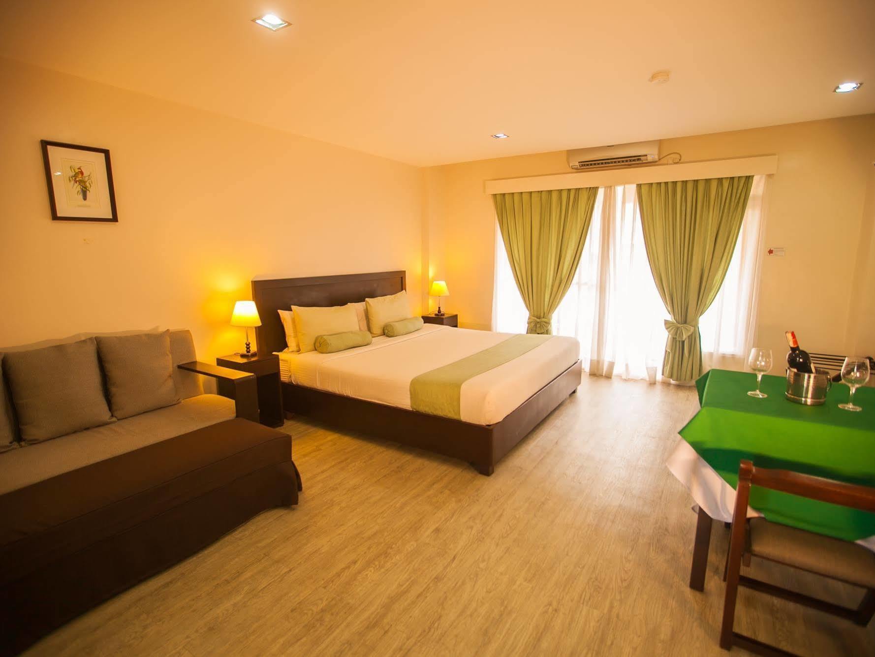 Subic Coco Hotel Olongapo Exterior foto